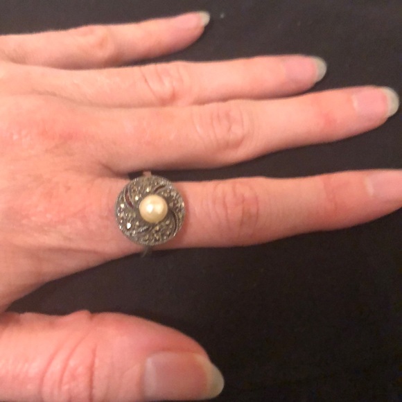🎉HP🎉✨Vintage Pearl Ring✨ - Picture 3 of 4